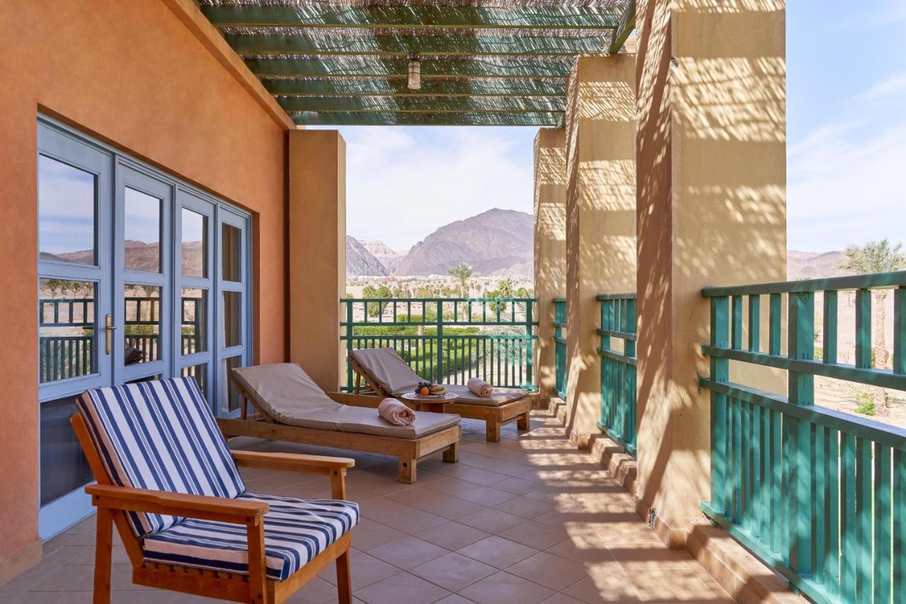 Strand Beach Resort Taba Exterior foto A balcony at the Hilton Sharm El Sheikh